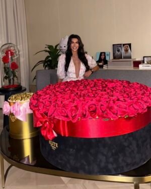Elite Red Roses Hatbox