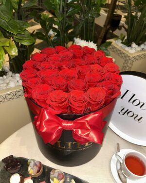 Grand Red Forever Rose Hatbox