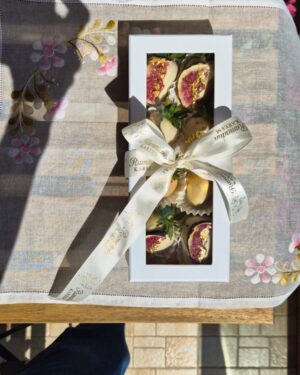 Chocolate-dipped Strawberry Box