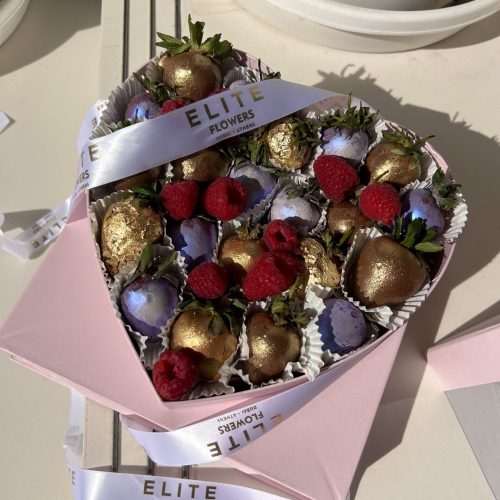 Fancy berry Red velvet 350aed 1